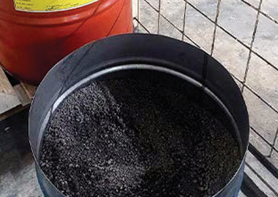 Penyediaan absorber untuk penanganan tumpahan